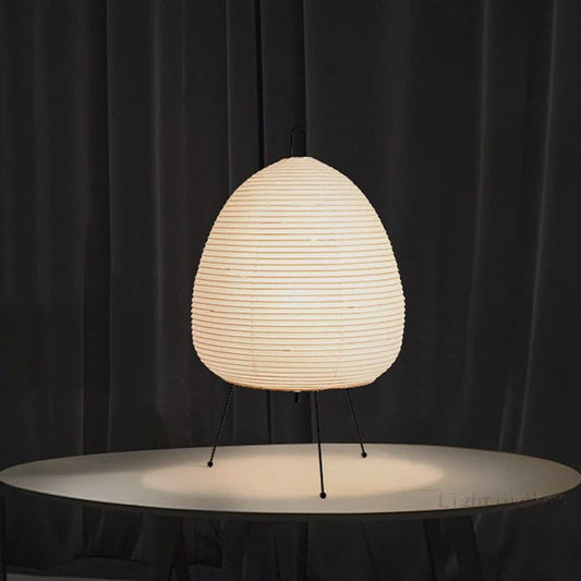 Lampe champignon beige au design japonais en papier de riz avec trépied - Circuzen